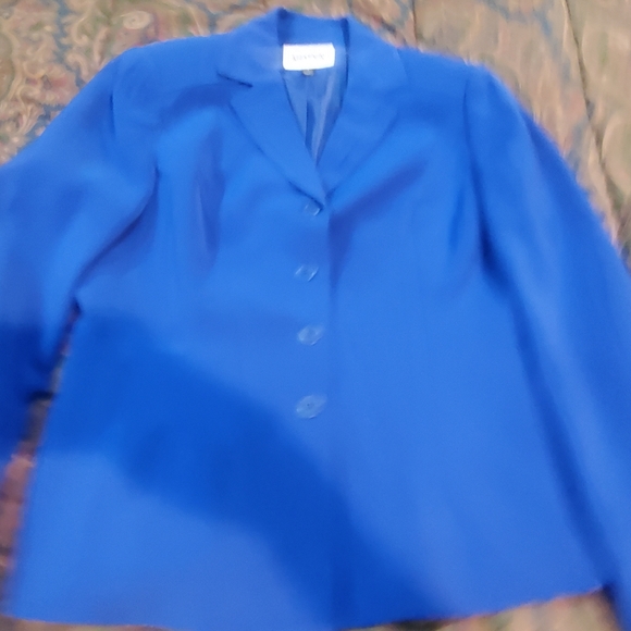 Kasper Suit- two pieces- jacket and skirts - Picture 2 of 8